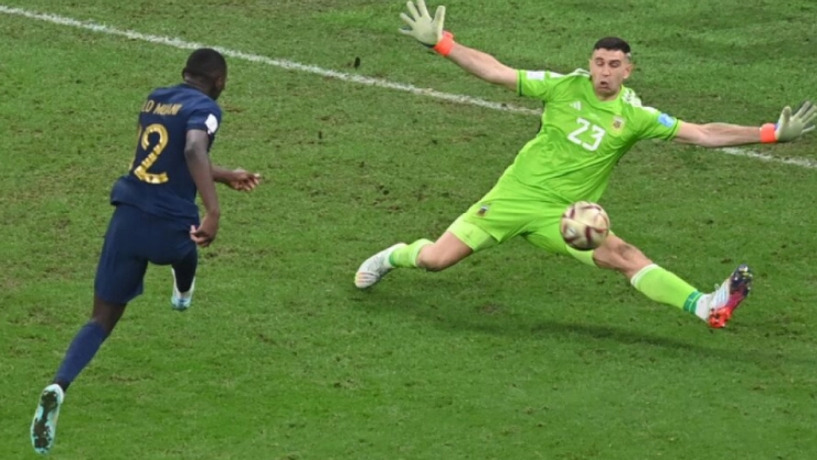 Dibu Martínez revela motivo de polémico festejo