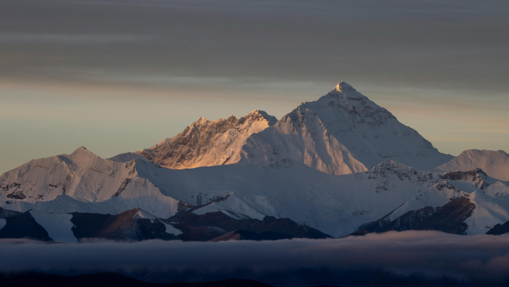 Tormenta de nieve deja atrapadas a mil personas en el Monte Everest.