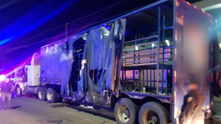 228 MIGRANTES RESCATADOS TRAILER CHIAPAS