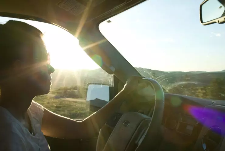 No usar pinzas de cabello al manejar