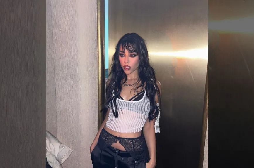 Danna Paola dark.jpg