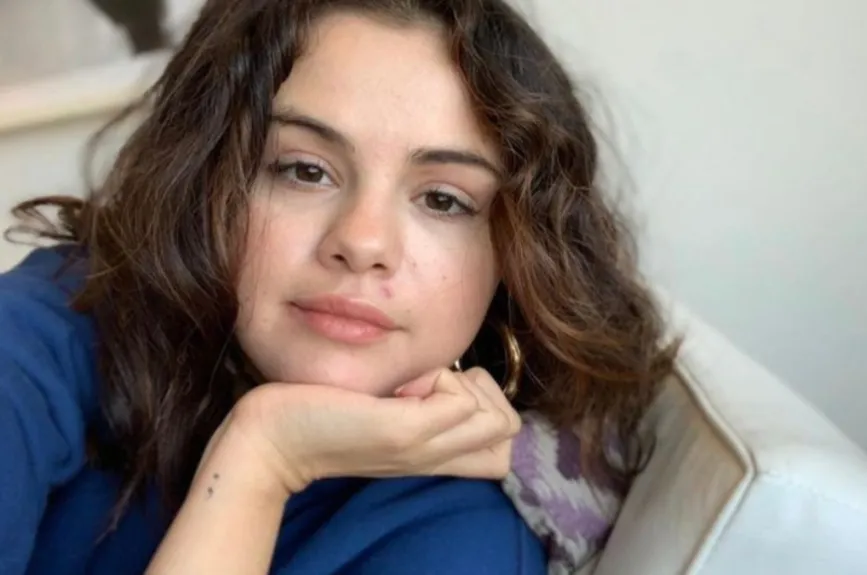 Selena selfie 2.jpg