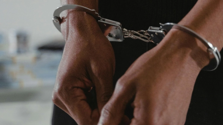 Detienen a hombre por agredir a su hijo y esposa en Ecatepec.