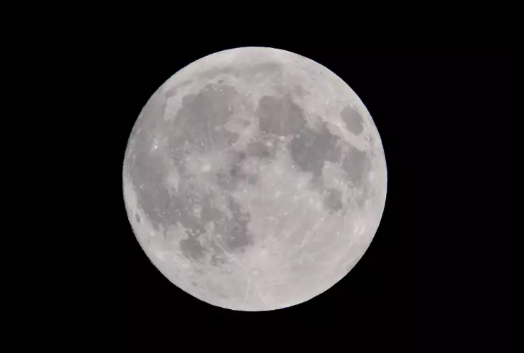 Conoce la fase de la luna HOY, jueves 25 de diciembre de 2025_ Así nos afectará su energía esta noche.webp