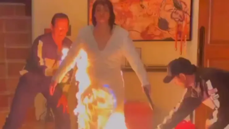 VIDEO | Prenden fuego en Katy Perry para la canción “Watch It Burn” y así apareció en el detrás de cámaras