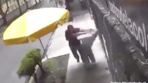 Lord Banqueta se vuelve viral por agredir a abuelito