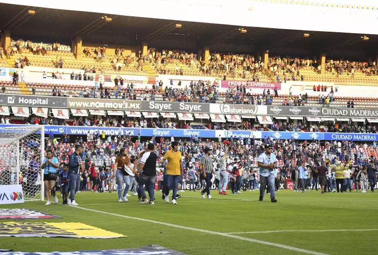 Pelea Gallos Blancos Atlas jornada 9 Liga MX