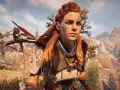 Criada en aislamiento, Aloy demuestra habilidades excepcionales en caza y estrategia. Su viaje de autodescubrimiento y liderazgo refleja temas de identidad y pertenencia.
La representación de Aloy como una mujer fuerte y competente, sin caer en estereotipos, ha sido elogiada por su autenticidad y profundidad de carácter.
Crédito: Sony Interactive Entertainment