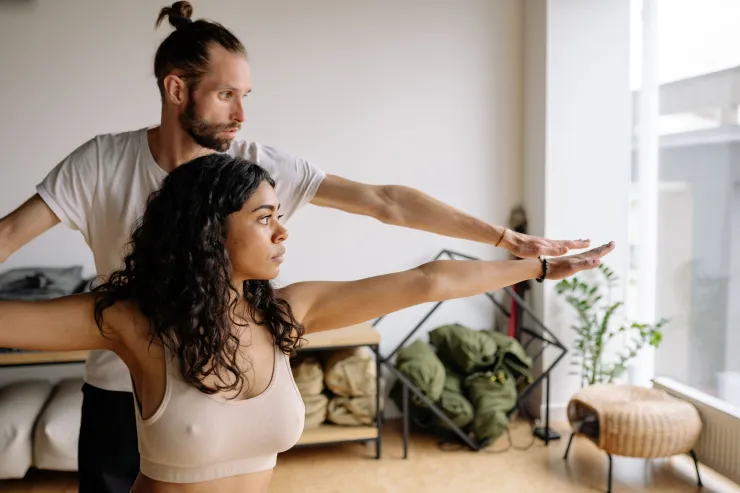 Clase de pilates: 3 ejercicios de pie para trabajar todo el cuerpo