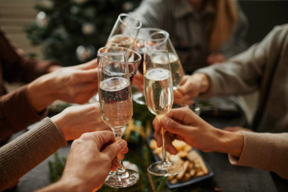Brindis con vino espumoso.jpg
