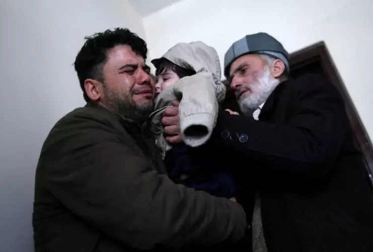 bebé evacuación Afganistán aeropuerto