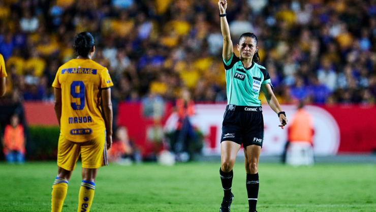 Stephany Mayor expulsada por Karen Hern&aacute;ndez