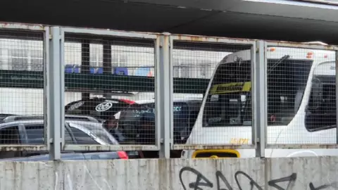 ¡Tragedia en la Estación Santa Rita! Reportan a una persona sin vida dentro de un camión ¿Qué pasó?