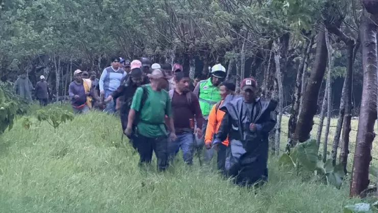 Localizan con vida a campesinos extraviados en el volcán San Martín de Los Tuxtlas; confirman un fallecido
