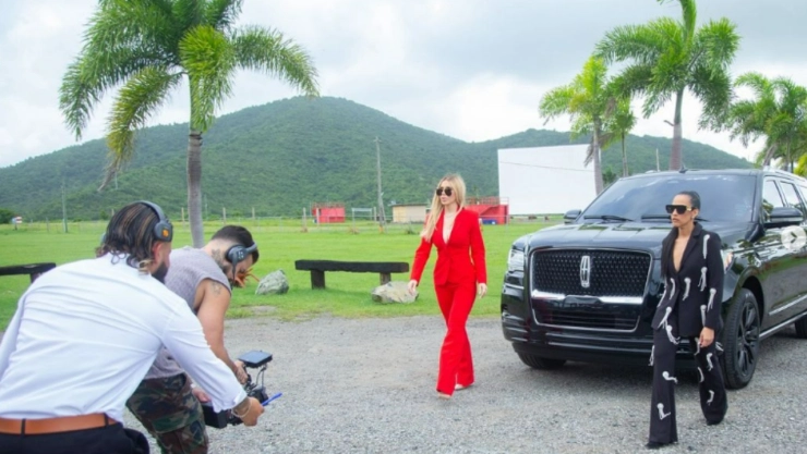 Emma Coronel saldrá en un video donde canta su abogada.