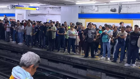 Metro L&iacute;nea 2 sin servicio