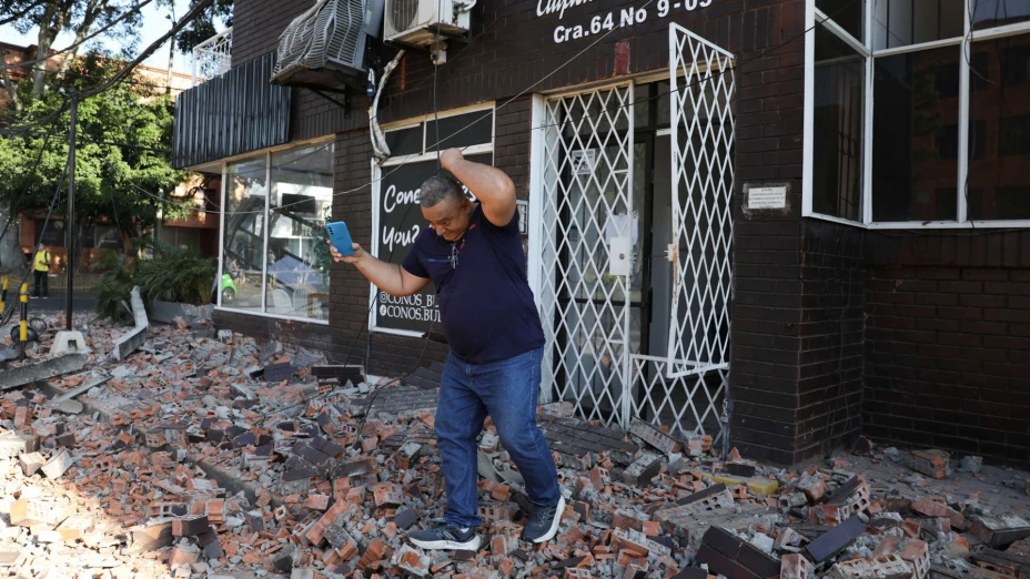 Daños en un edificio por un terremoto en Cali, Colombia.