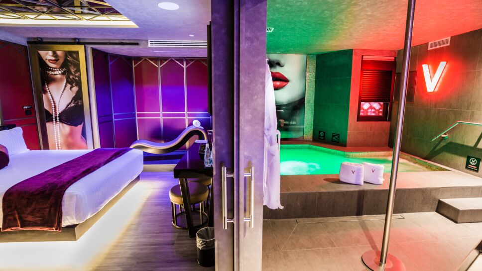 V MOTEL.jpg