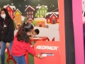 En compañía de familiares y amigos, disfrutamos de un rato de diversión.