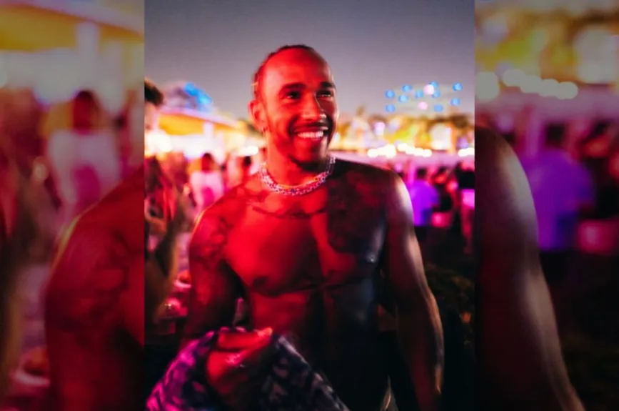 Lewis sonriendo.jpg