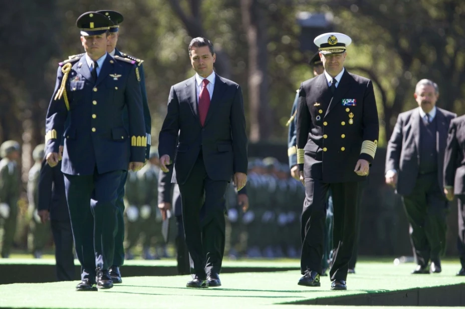 Peña Nieto y los secretarios de la Defensa Nacional y de Marina.