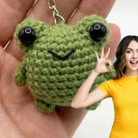 Cómo hacer ranitas a crochet para decorar tu mochila: los llaveros más fáciles y divertidos