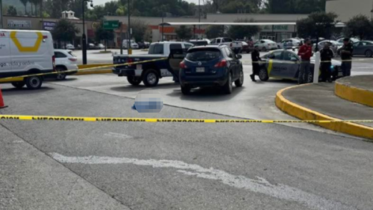 Cuerpo de bebé de un año que quedó sobre la carretera nacional de Santiago, Nuevo León luego de ser atropellada por su mamá