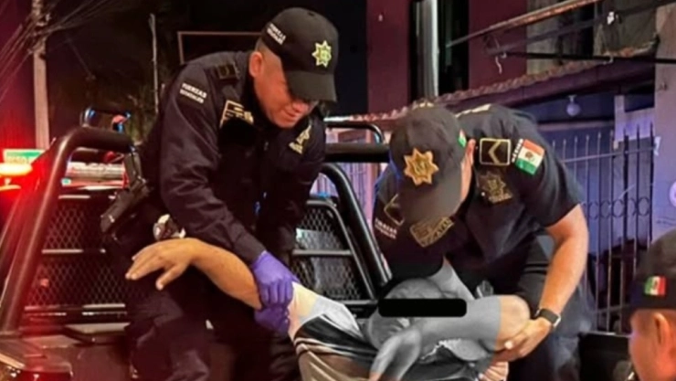 Pasajero ebrio provoca CAOS en viaje de plataforma en Mérida; hasta VÓMITO hubo