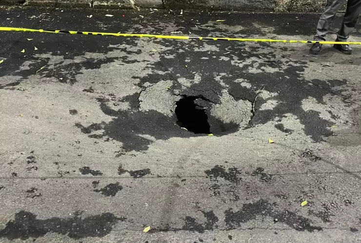 En la madrugada acordonaron un socavón en la alcaldía Tláhuac