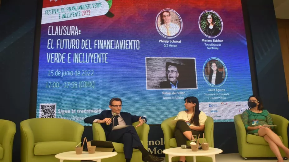 Las instituciones financieras necesitan incorporar los riesgos físicos y de transición hacia una nueva economía.jpeg