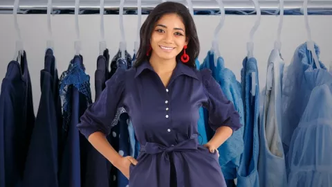 La IA revela el significado de elegir siempre outfits de color azul.jpg