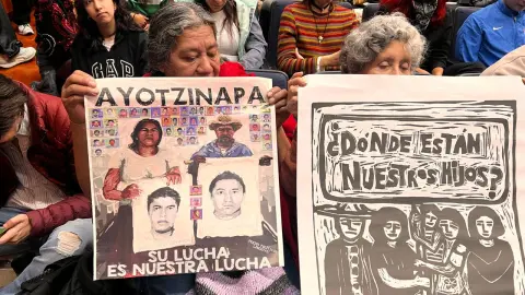 Ayotzinapa, padres y madres de los 43