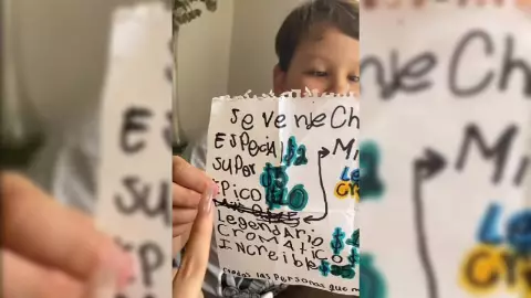 Niño gana dinero vendiendo chismes en su escuela (VIDEO)