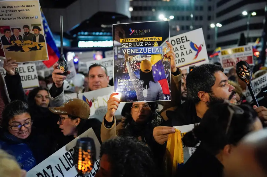 Venezolanos reciben a Corina Machado con muestras de apoyo