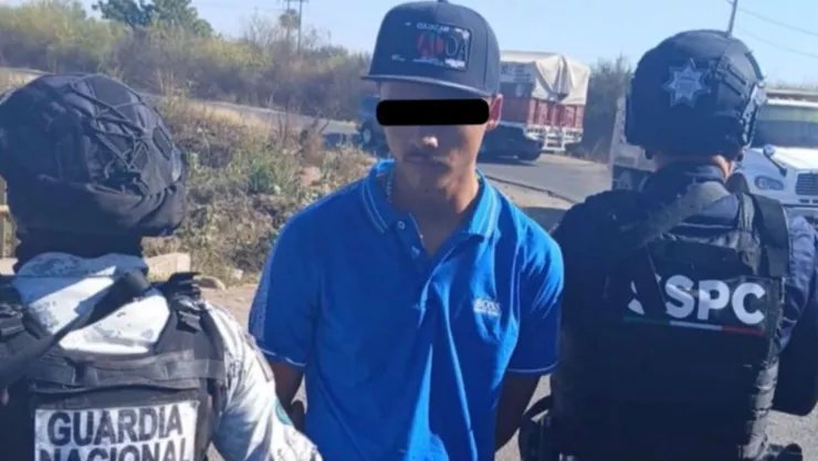 Detienen en flagrancia a hombre armado cuando trataba de despojar un carro, en Culiacán