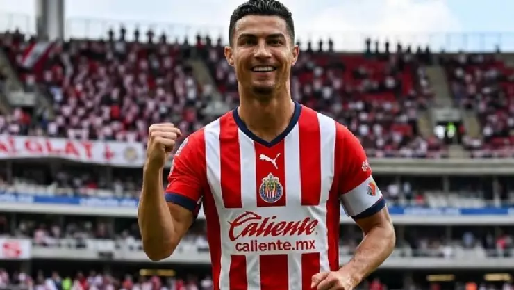 Chivas anuncia llegada de Cristiano Ronaldo.