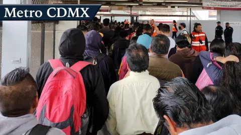 Usuarios reportan aglomeraciones y retrasos en el Metro CDMX