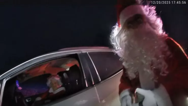 VIDEO: Detienen a Santa Claus por ir a exceso de velocidad en calles de Ohio, EU; traía un arman