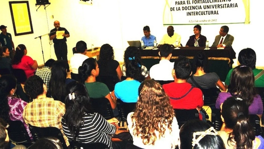 Autoridades educativas se reunieron para analizar la situación de las Universidades Interculturales y Bilingües