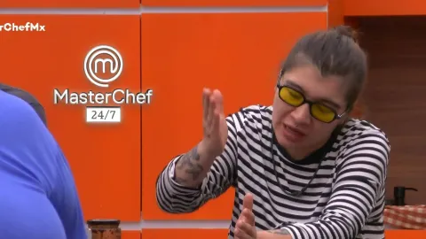 Carmen revela que alguien del balcón está en MasterChef 24-7 por el PERSONAJE.