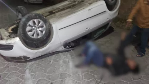 Presunto conductor ebrio volcó en Momoxpan, Cholula hoy domingo; impactó contra un local