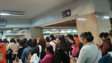 Se registran retrasos de más de 10 minutos en el Metro CDMX hoy 8 de agosto de 2023.