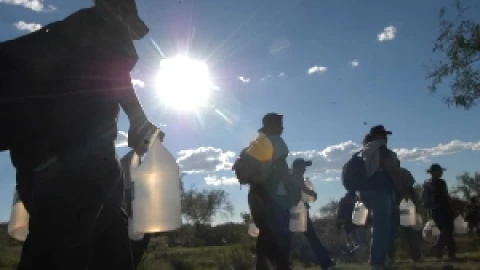 Canícula complica paso de migrantes a EUA