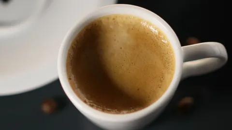 Elimina las canas con el siguiente tinte casero de café