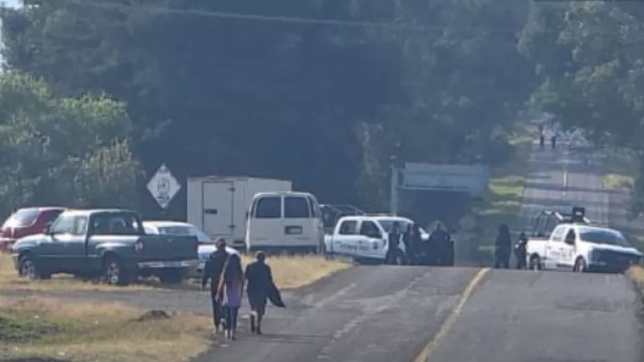 ¡Alerta vial! Hay BLOQUEOS en estas dos concurridas carreteras de Michoacán hoy martes 18 de noviembre.jpg