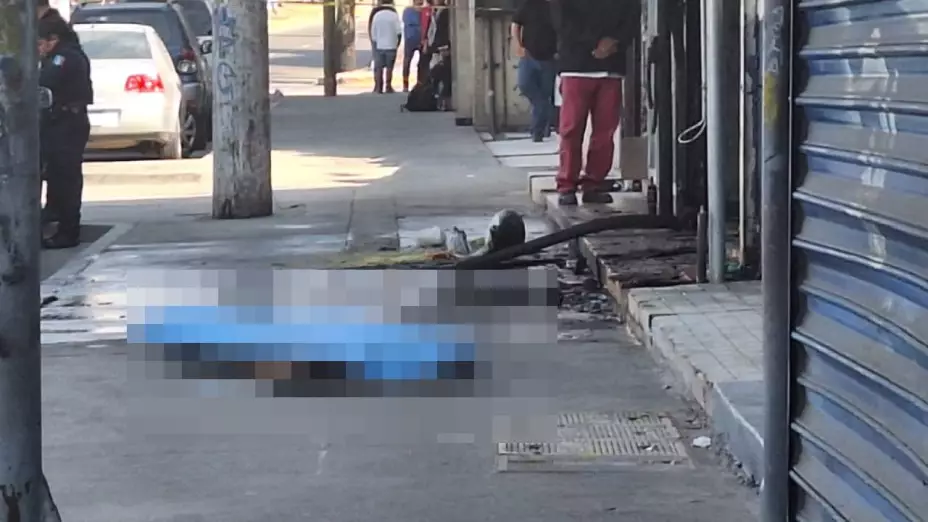 Matan a un hombre y luego le prenden fuego en la calle Segunda
