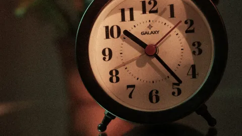 Este es el significado de ver la hora espejo 21:21 de forma constante