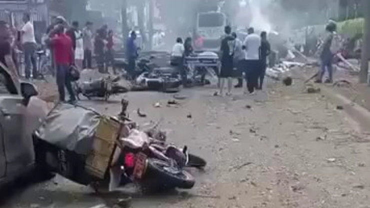 Al menos 5 muertos y 36 heridos tras un atentado con coche bomba en Cali, cerca de la base aérea Marco Fidel Suárez.