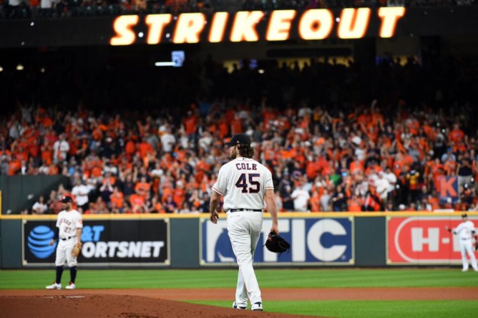 Astros vencen a Rays, y avanzan en postemporada