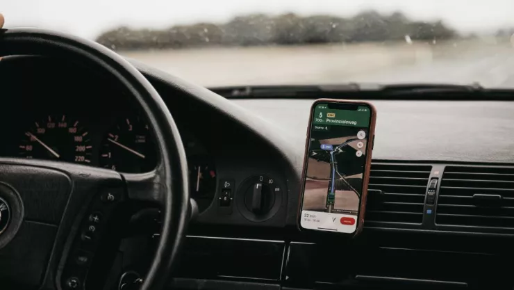 ¿Cómo utilizar menos gasolina al manejar usando Waze
